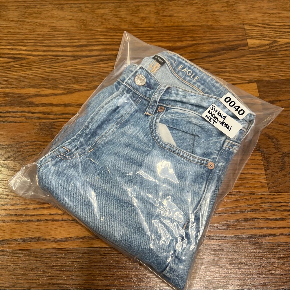 American Eagle Strigid Mom Jean size Estimated 4 - Picture 13 of 13